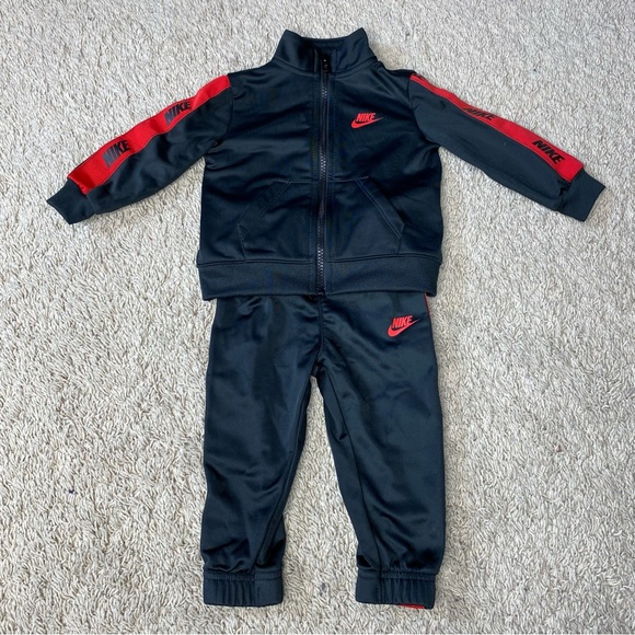 Nike Tracksuit, Infant Size 12 Months - Picture 9 of 10